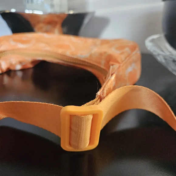 Orange Heart Pattern Crossbody Bag - Unbranded - Picture 3 of 9